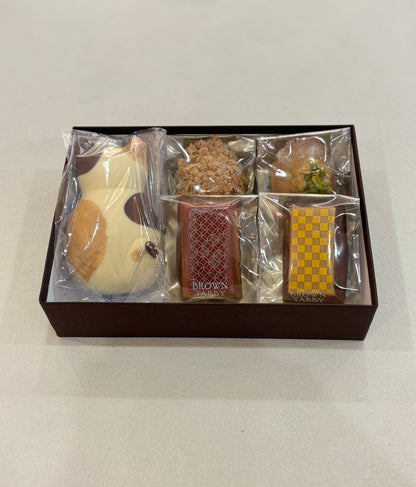 【三毛猫】焼き菓子　詰め合わせ　5個入り　猫モチーフプレミアムギフト（手土産・プレゼント）